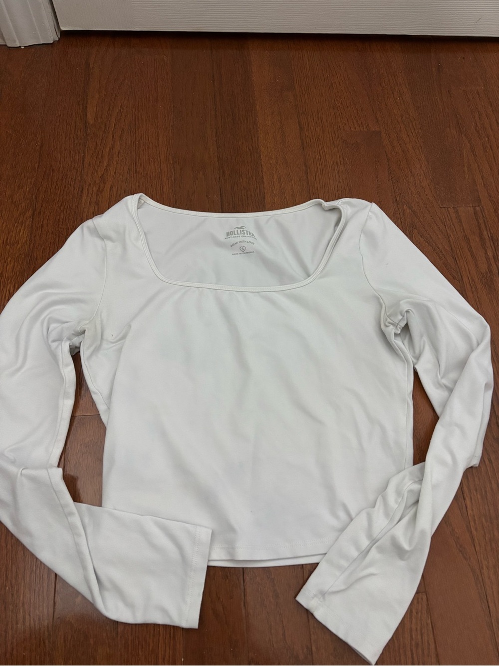Hollister White Long-Sleeve Scoop Neck Tee